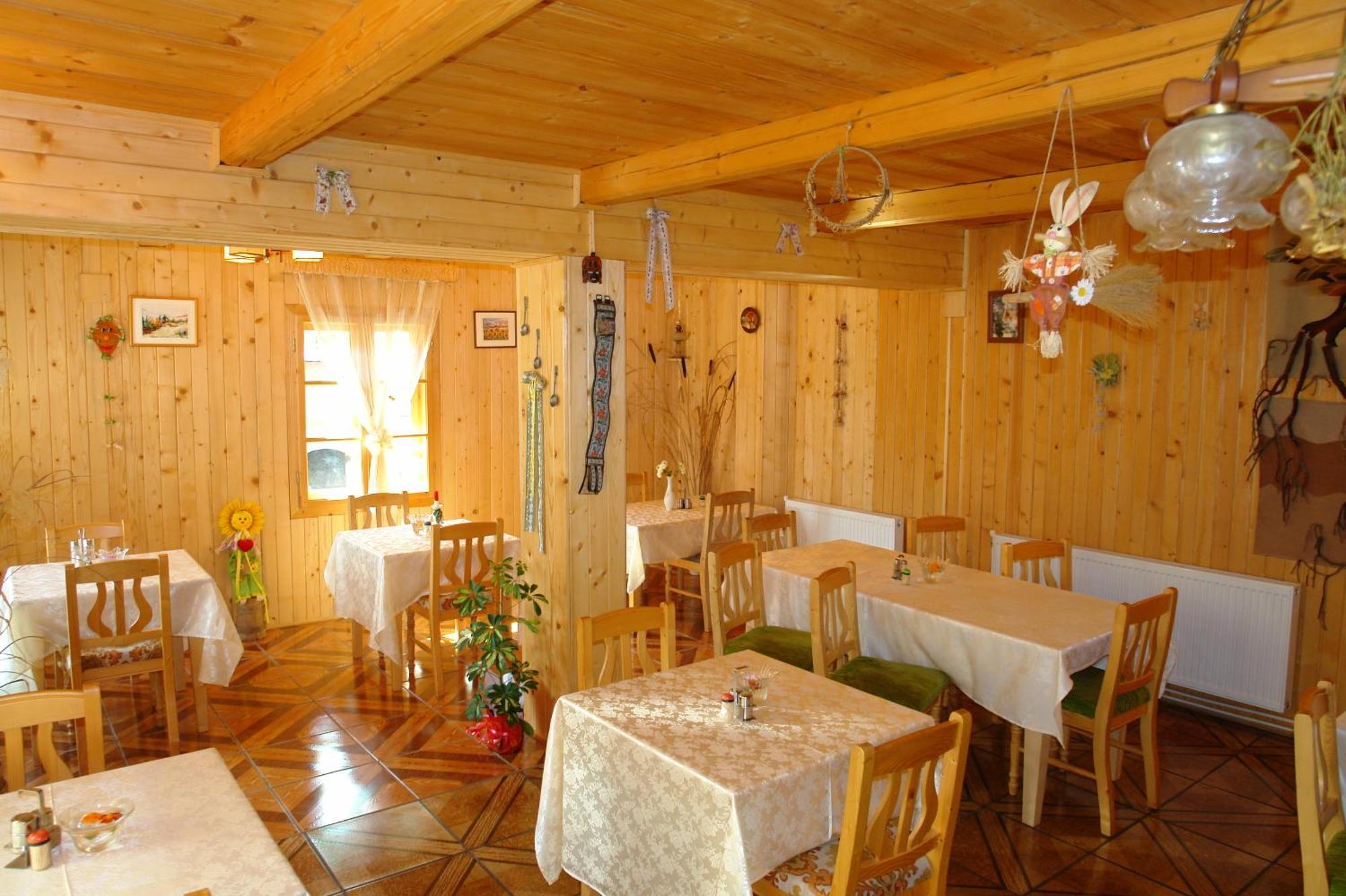 Pension Crizantema Ватра Молдовицей Экстерьер фото
