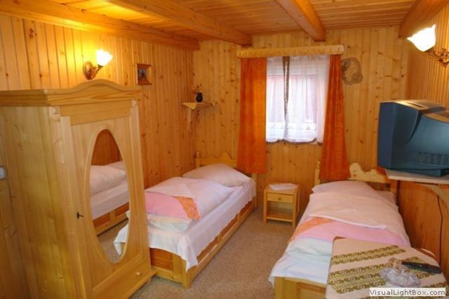 Pension Crizantema Ватра Молдовицей Экстерьер фото