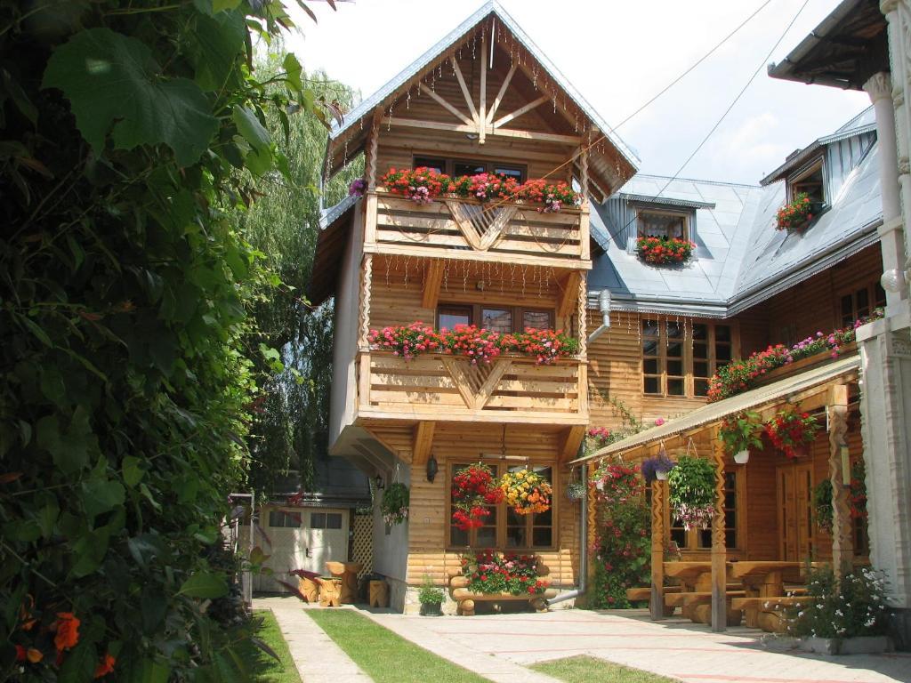 Pension Crizantema Ватра Молдовицей Экстерьер фото